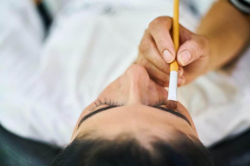 Clean girl makeup: o passo a passo da maquiagem que parece pele