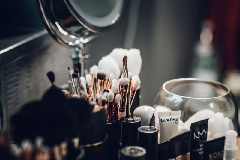 Validade da maquiagem: quando é hora de jogar fora seus produtos favoritos