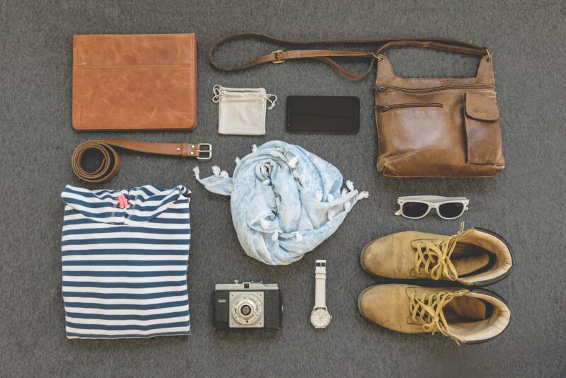 O poder dos acessórios: 7 maneiras de transformar um look básico em produção