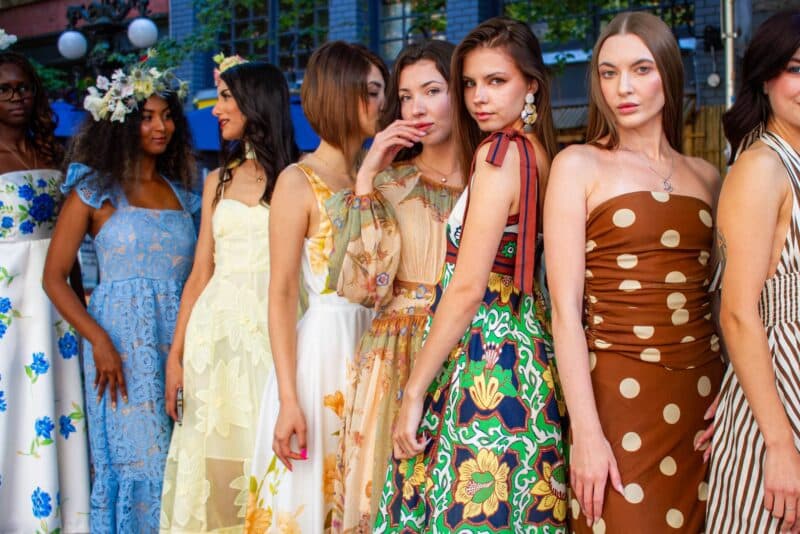 Mix de estampas sem medo: as regras de ouro para combinar padrões diferentes