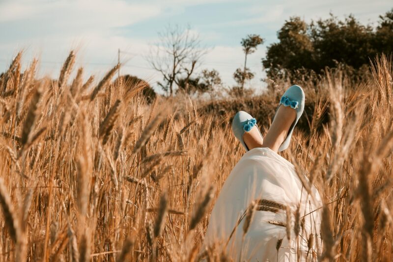 Balletcore: a delicadeza das bailarinas invade o streetwear e conquista as ruas