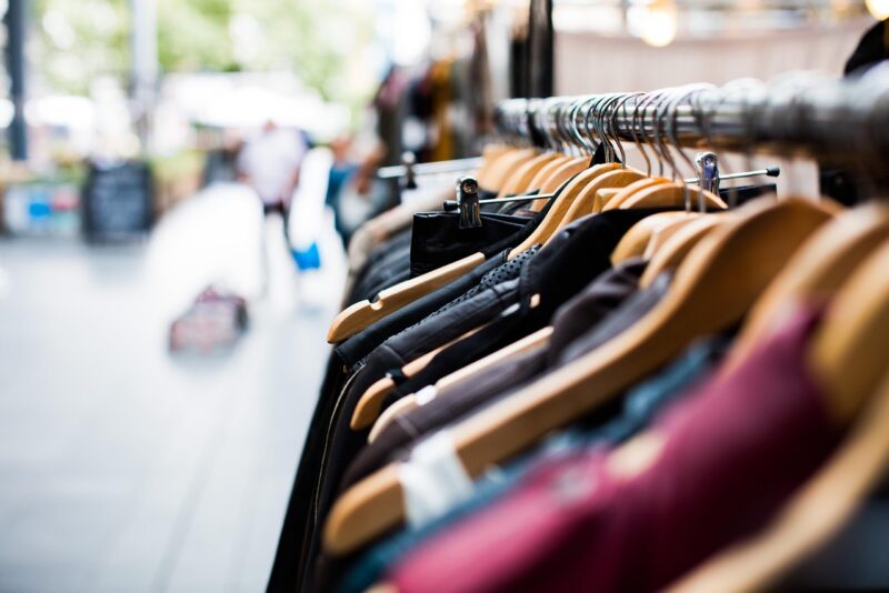 Upcycling e brechós de luxo: a moda circular deixou de ser nicho e virou tendência dominante