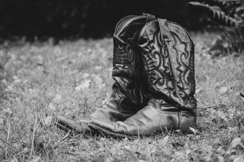 Cowboycore: botas western, franjas e o faroeste chique que conquistou a moda urbana